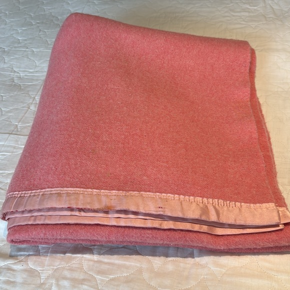 Pink Wool Blanket - Picture 6 of 6